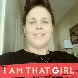 Meet your Posher, Claudia